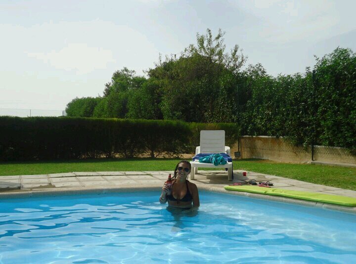 Estudiante de Turismo en la Universidad de Huelva. 
   Mi lema: Vive y deja Vivir.