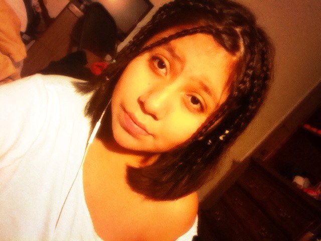 €ssa £oves ¥ou :) music is my life .and my inspiration.,I love drawing !! I write poems .. Im a €mo girl !