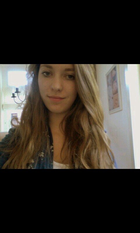 heey liesje!! dikke kus Aniekje p.s. follow her!! ~ heyhoii liesjeee, i love you so damn much! je bent mn beste vriendinnetje (: dikke kus Sannie 3