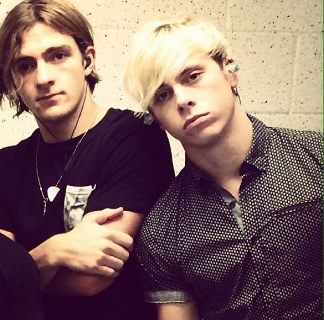 BrilliantFaker's profile picture. You can call me queen bee