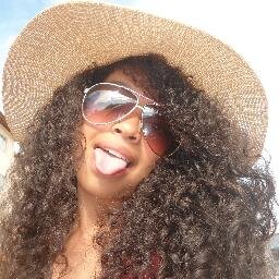 AnaLuizaSM1's profile picture. Nem sol nem chuva vão conseguir tirar o meu amor por vcs @Lua_Blanco e @Aguiarthur