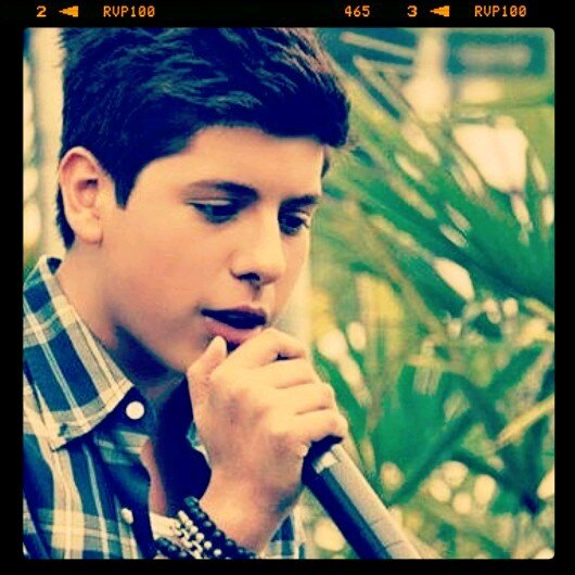 me gusta matt hunter tengo 12 años matt es mi mayor idolo lo amo y mi sueño seria conocerlo cuando lo conosca voy  a poder morir tranquila jkaja no mentira 33