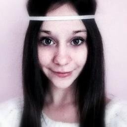 Je représente les petites brunes, j'aime faire la fête et la folle, kiss sur vos petites joues ∞ ‏ℒove you ♔ J'aime vivre je vis l'instant présent.
