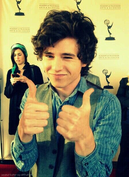 Obsessed with Bands, Youtubers, Lions, Adventure Time, Charlie McDermott, & Sonic♥
