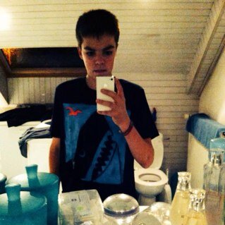Hey, i'm Loic , Boybelieber.From @Belgium❤❤.@Follow.me ? OfficialTwitterPage. Follow me i follow you back :) single :)swag:)