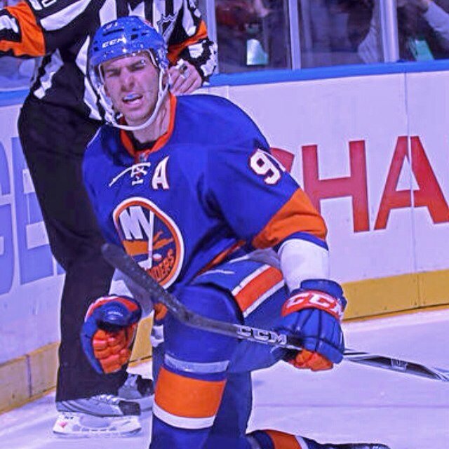 Just another one of those hockey accounts who is starting off!