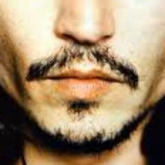 lelaki pemalu tanpa pemanis buatan, hanya bermodal kumis tipis