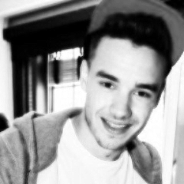 ☺️ free follow from @craicalouis yay ☺️