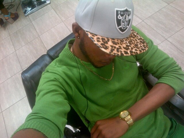 Am a gentle and hard working guy dedicated to work and reach up to the sky,Am fun loving man caring with a soft mind,single and available to mingle