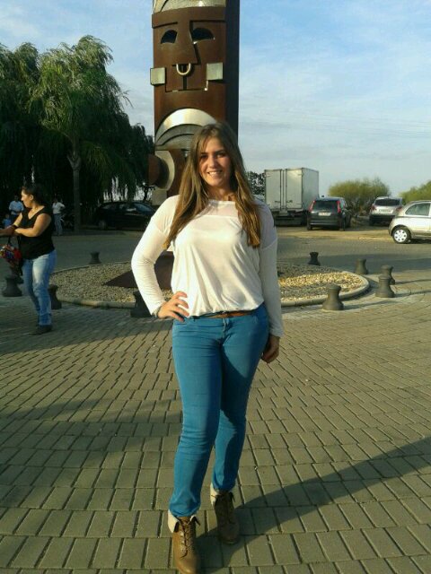 Nunca dejes que nadie te hunda, persigue tus sueños y sé Feliz :*