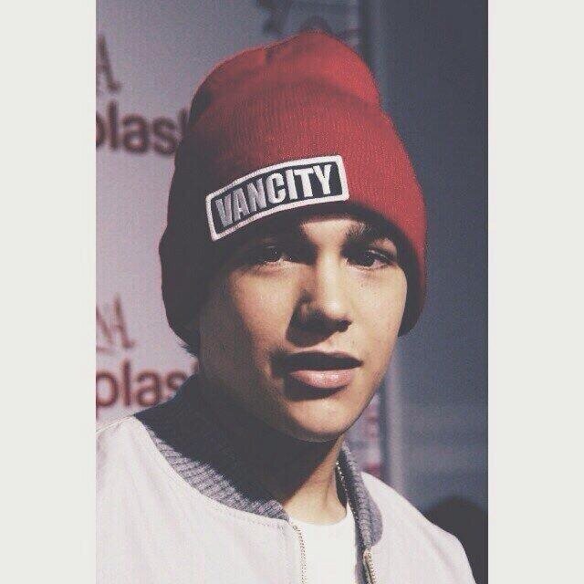 Helping Mahomies meet Austin, get tickets to his show and become U girls.