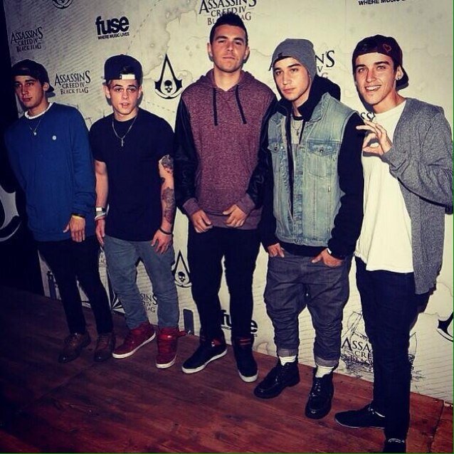 Hai:3 go follow @lukeslaughxo & @JcsCloud_X bc this a free follow,we follow back ily