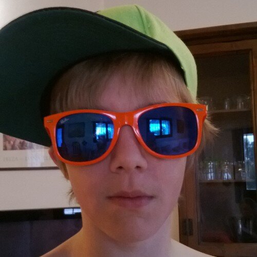 Hey guys its Oliver aka ollie here i am a gamer from the UK (England) and i am sponsored by VTS sponsorship and i make videos and skate. I also love OpTicGaming
