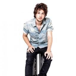 ♔ A distancia só impede que te toque, ou te veja, mas nunca ira impedir que te ame @chayleao