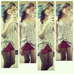 _Sou apenas uma garota, com inocência de criança, malicia de adolescente e sentimentos de mulher. ☆★