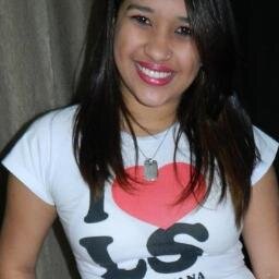 19 anos. Linda, loira e sensual. Só que não!