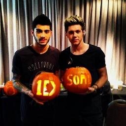 La vida no es fácil, pero dios te la dio porque sabe que eres lo suficientemente fuerte para vivir en ella.
3 directioner 3