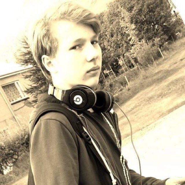 GabrielGeirsson's profile picture. I am a gamer and i skate now and then with my friends and i am 14 years old and i follow back 100% :)