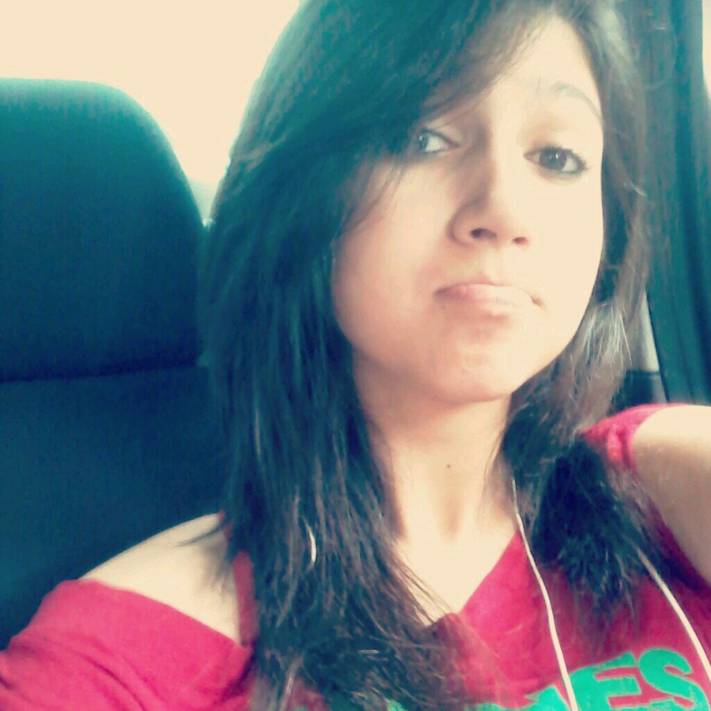 pequena apenas u.u 
 sou da @joicinhazeff