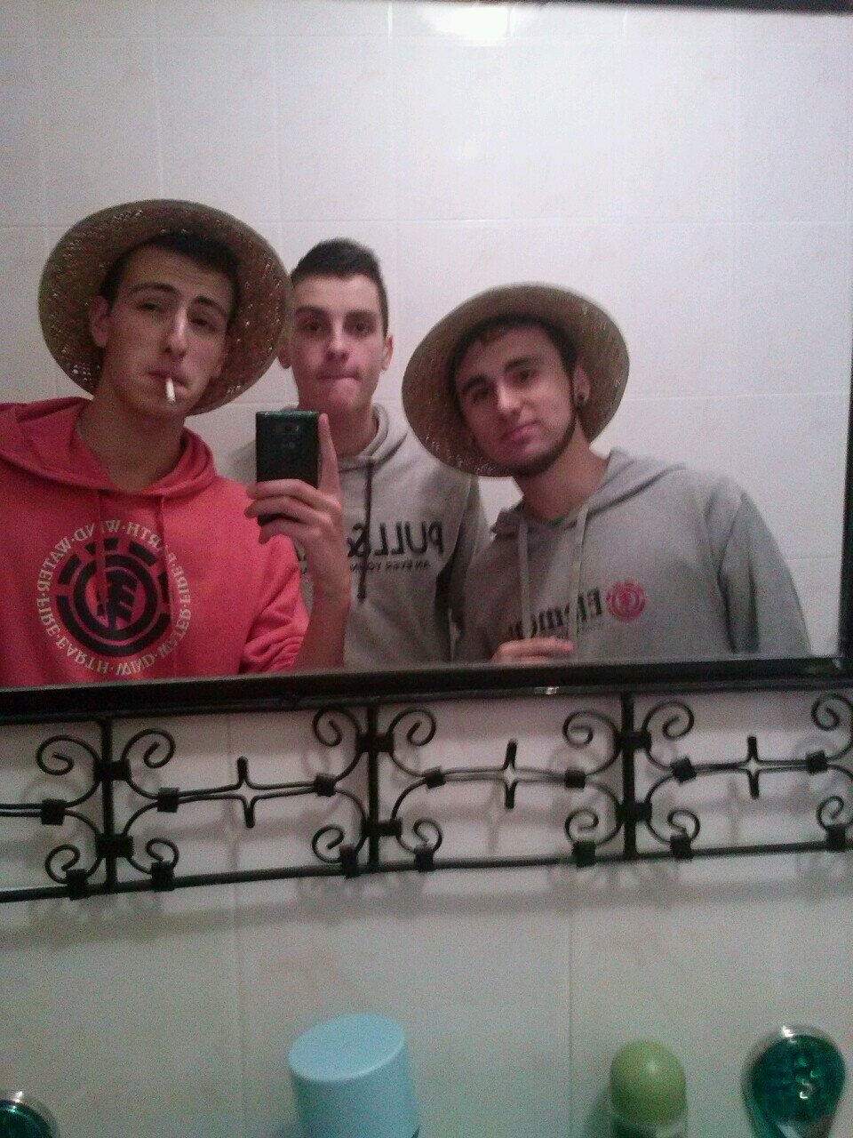 Mariiosss's profile picture. La distancia más corta entre dos puntos es pisar fuerte el acelerador. Corredor olímpico de ovejas. Berciano.