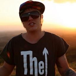 Mesmo estando longe, sempre esteve perto 3
( @thomasrestart )
