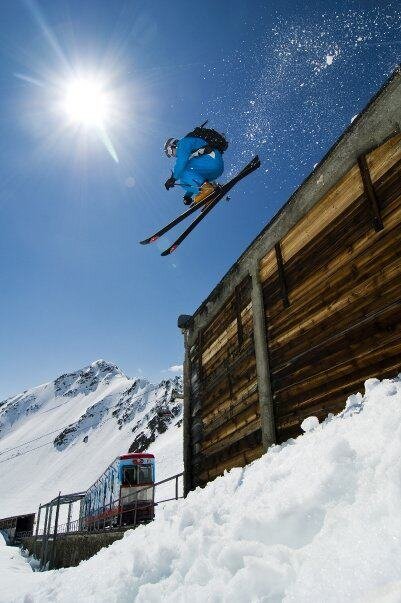 MichalLazar's profile picture. zaujimam sa o sport a marketing, som student a momentalne pracujem na tom ako sa dostat zo spodu hore :D