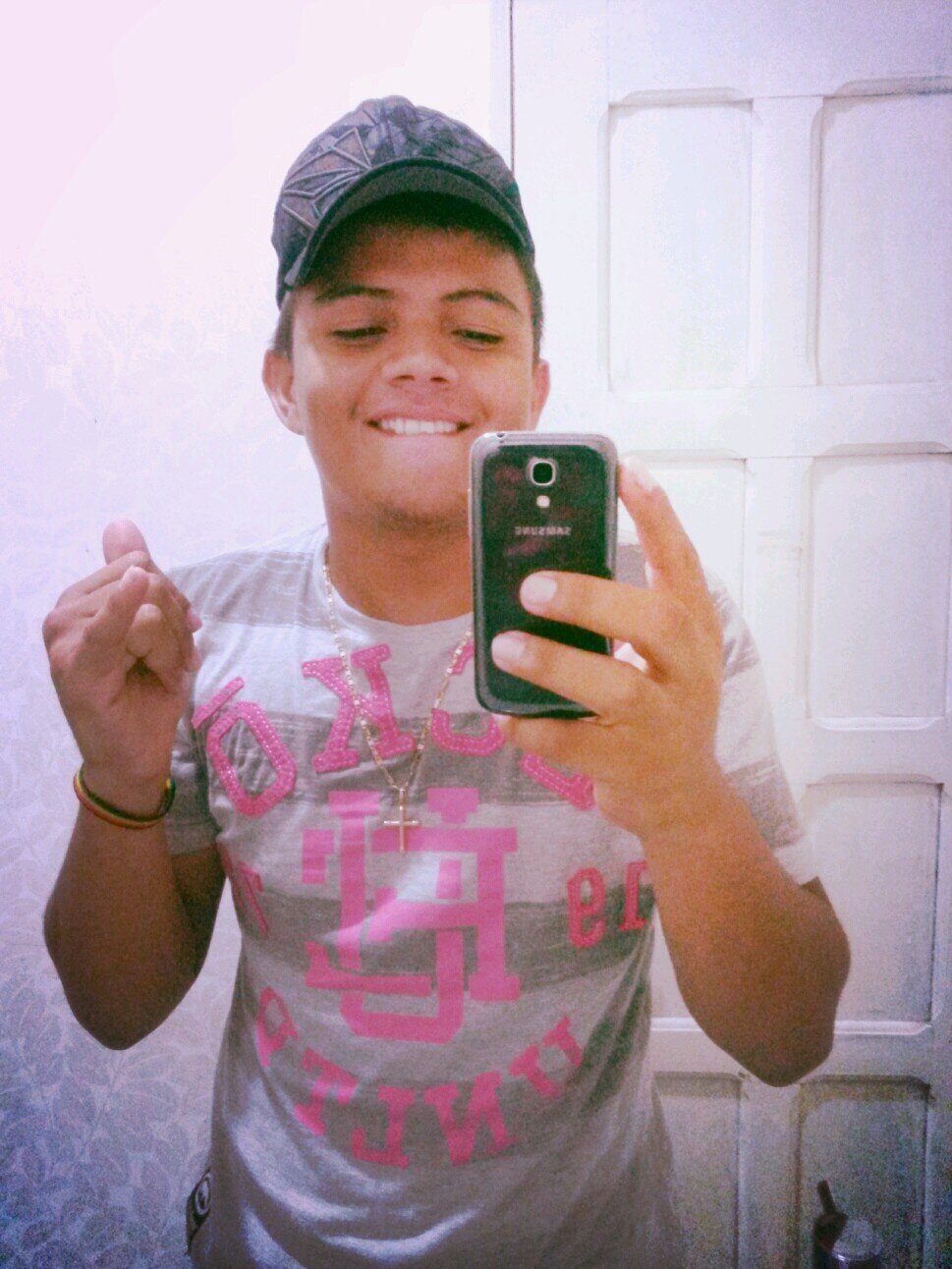 Hà mil formas para sorrir, so uma para ser feliz