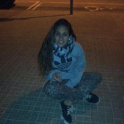 Juname a los sakais y puchelame que me camelas.
Tiamo en italiano te quiero en castellano y lo mucho que te camelo te lo puchelo en gitano.
