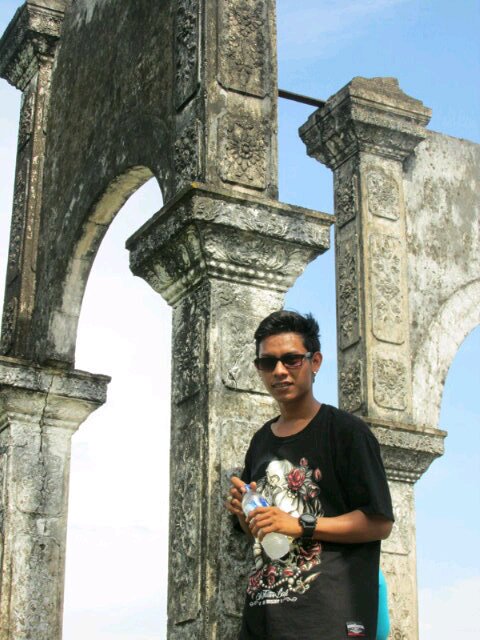 Berbeda dimata yang berbeda