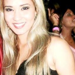 musicista em formação, apaixonada por música, chocolates,e pão de queijo !