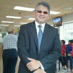 Lic. en Marketing y distribución. Graduado de la Universidad Tecnológica de El Salvador.