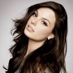 Twitter falando sobre as garotas mais gatas de pitangui, um conselho: me sigam (não falo mal de ninguém)