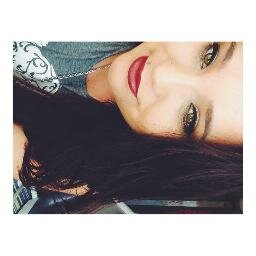 shatteredyouth_'s profile picture. 20/aspiring makeup artist