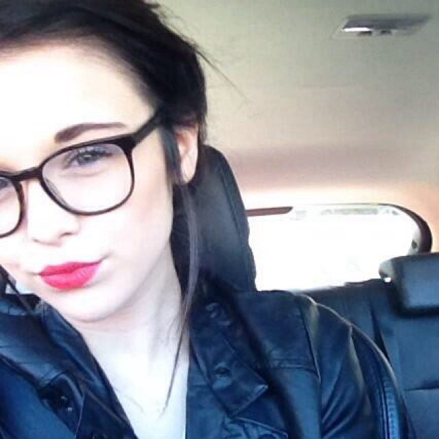 I LOVE ACACIA CLARK SHES BEAUTIFUL AND AMAZING!!!
