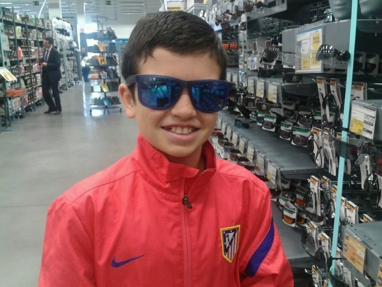 chico soltero aficiones:futbol,musica,televion y humor