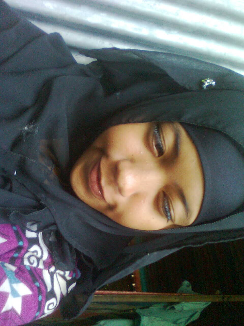 YulhiYulhiey's profile picture. Saat kita bersyukur :) 
Saat itulah kita akan bahagia ^^