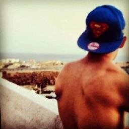 Si no sueñas a lo grande, entonces no vale la pena soñar.| Cambia los te extraño por te voy a buscar.| Maldita perfección.|  Vanstardo.