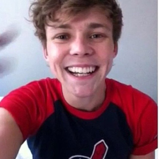 Log in and tell everyone the reasons why you love Ashton Irwin. xx