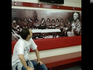 Periodista deportivo, Fútbol Internacional. Ahora en COPE, también aprendí mucho en SER, Canal+ y Localia. Conquense y Gremista. Vamo, tricolor... :)