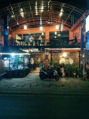 Harga Kaki Lima, Rasa Bintang Lima!!
JL. Ir. H. Juanda No 6. Situ Gintung. booking/info: 0217442819