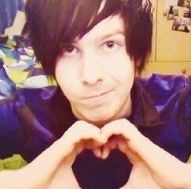 Philsguineapig's profile picture. ☽ follow me on @youmeatwifi if you want ☾