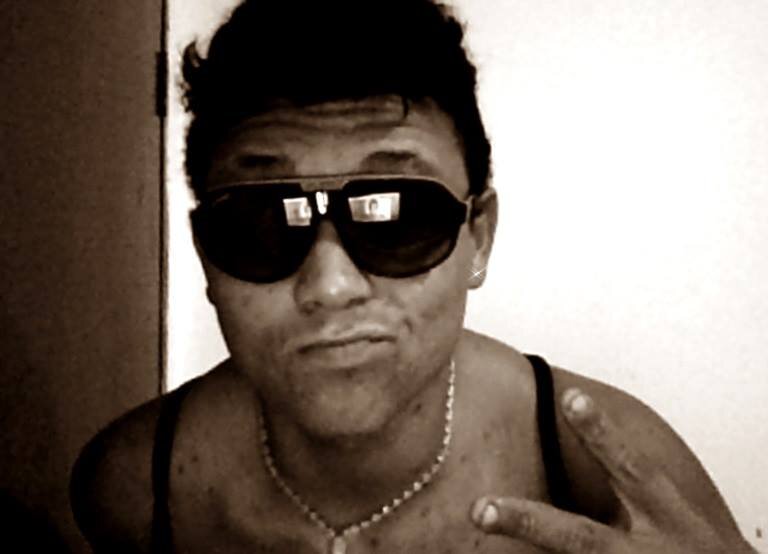 Feliz, Ousado, Namorando ela - @ManuMendes14  #OusadiaeAlegria 17 anos