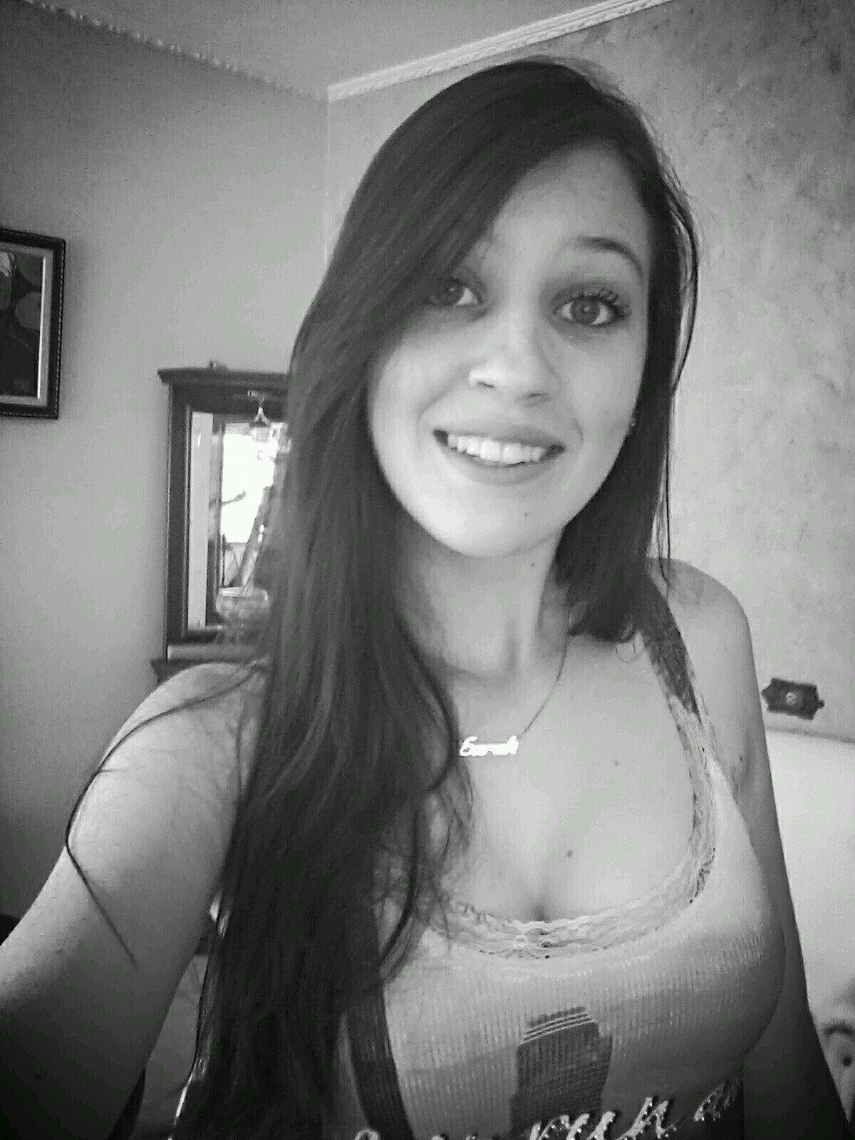 Barbarense. Libriana. 14 anos. Morango. Roupas. Amigos. Bruno Mars. Follow me =)