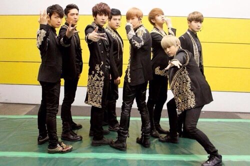 K-POP大好きです^ ^  SHINWHA→全員、ソシ→ソヒョン、SJ→トゥギ、CN→ヨンファなどなど。アイドル大好きです(*^^*)好きなメンバーよりなだけで、グループみんな大好きです（≧∇≦）番組はランニングマンが好きo(^_^)o