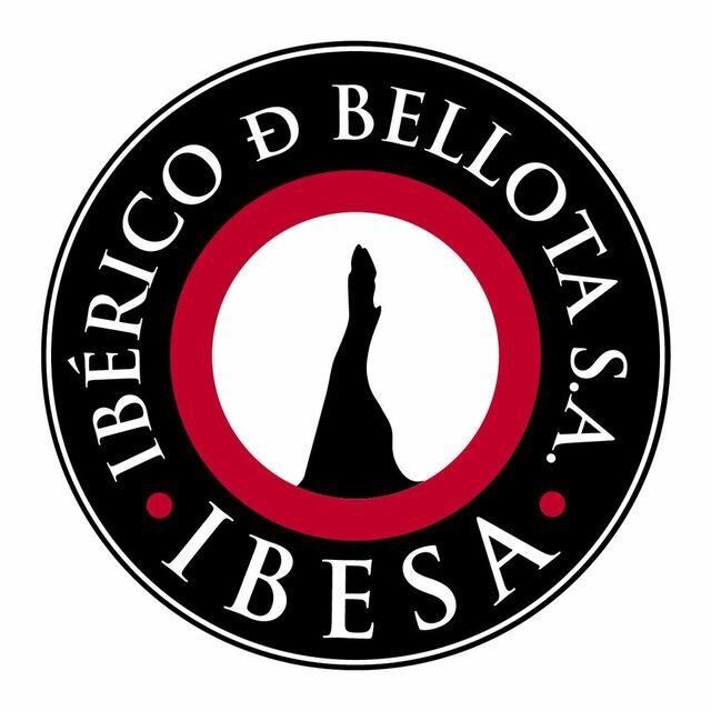 Sólo producimos cerdos de bellota 100% ibéricos. IBESA, la esencia de la dehesa.