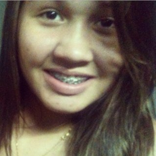 • 'Biografia {?} Fala sério! Como vou resumir minha vida aki no twitter? ;P Segue aii(sdv)pelo meus posts da pra saber mais sobre a minha vidinha haha'!!