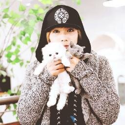 Vocalist degli FTIsland; Ho scritto un libro sulla manicure. Nail queen 2013. Trio comare. Comara si nasce, non si diventa.