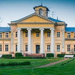 Skaista vieta pie Gaujas senielejas ar bagātu vēsturi, krāšņiem dabas skatiem un romantiskām noskaņām, kas rada šai vietai īpašu šarmu un burvību.