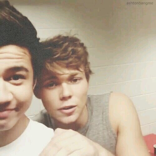 burakozcombr's profile picture. If you don't live for something , you will die.