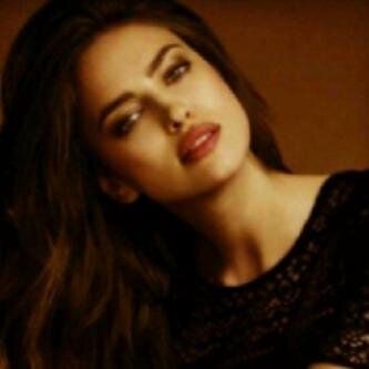 حزني على مدى الأيام طويل وعيني على الاحباب تسيل ابكي إذا فارقتهم يوما فكيف إذا كان الفراق طويل
